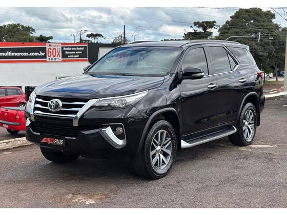 TOYOTA HILUX SW4 2.8 SRX 4X4 7 LUGARES 16V TURBO INTERCOOLER DIESEL 4P AUTOMÁTICO TOYOTA HILUX SW4 2.8 SRX 4X4 7 LUGARES 16V TURBO INTERCOOLER DIESEL 4P AUTOMÁTICO